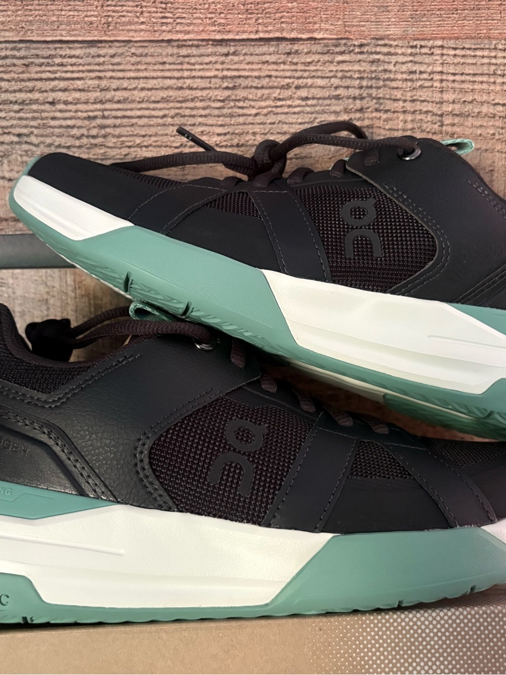 On Running Women's Cloud Sneaker The Rodger Clubhouse Pro in Black, white & Mint